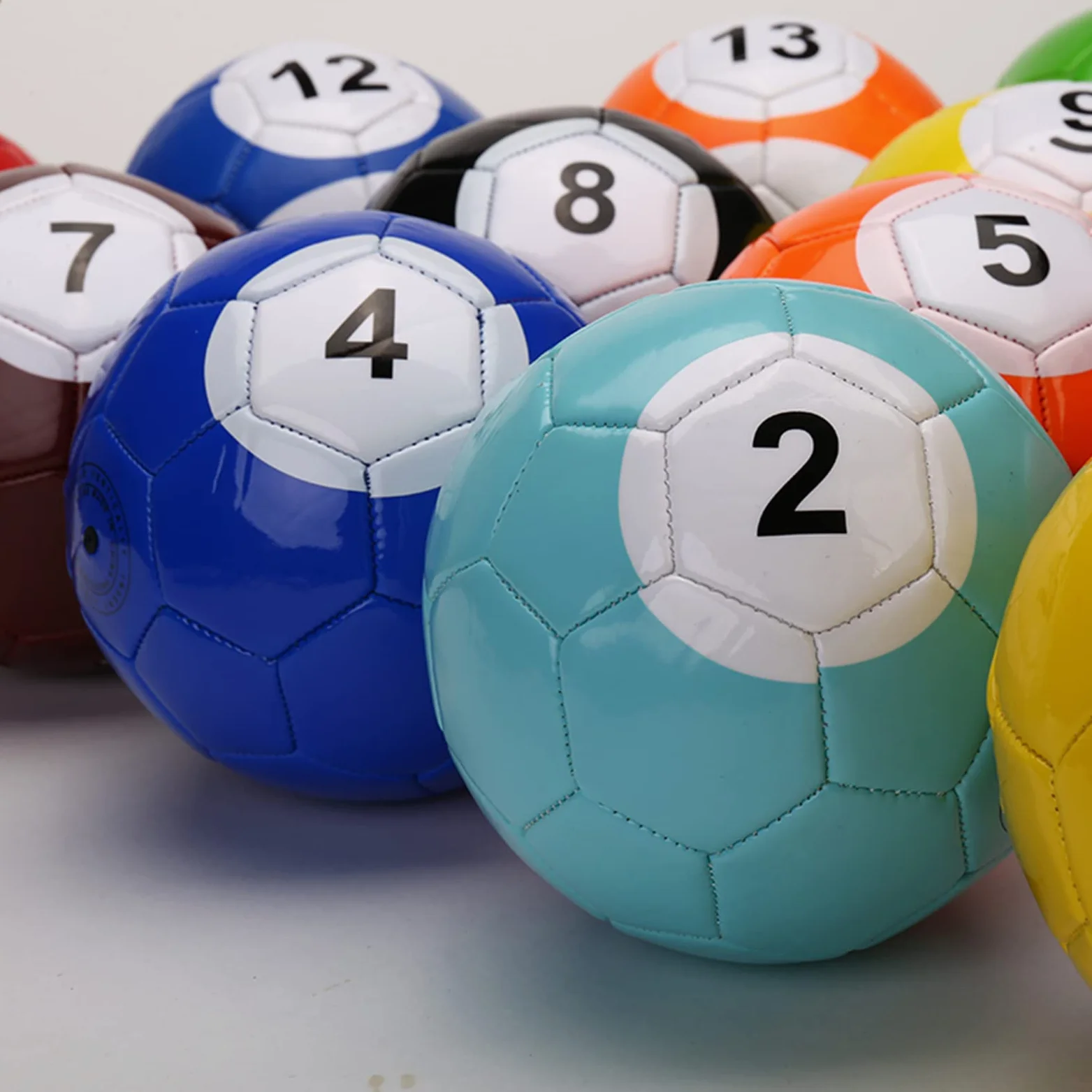 EviKoo Aufblasbar Billardkugeln Set 16 Stück Fußball Poolball Größe Snooker Kugeln Pool-Billardkugeln, Spielunterhaltung für Erwachsene im Freien, Geschenk,7.1inch