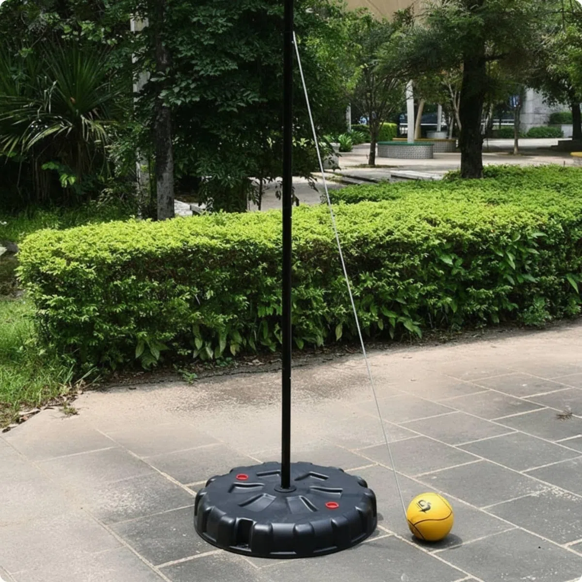 Outdoor Ball Schlagspiel Tetherball mit Großem Standfuß Hochwertiger Verstellbarem Seil Und Widerstandsfähigem Ball Einfach Aufzubauen für Hinterhof Kinderparty Parks